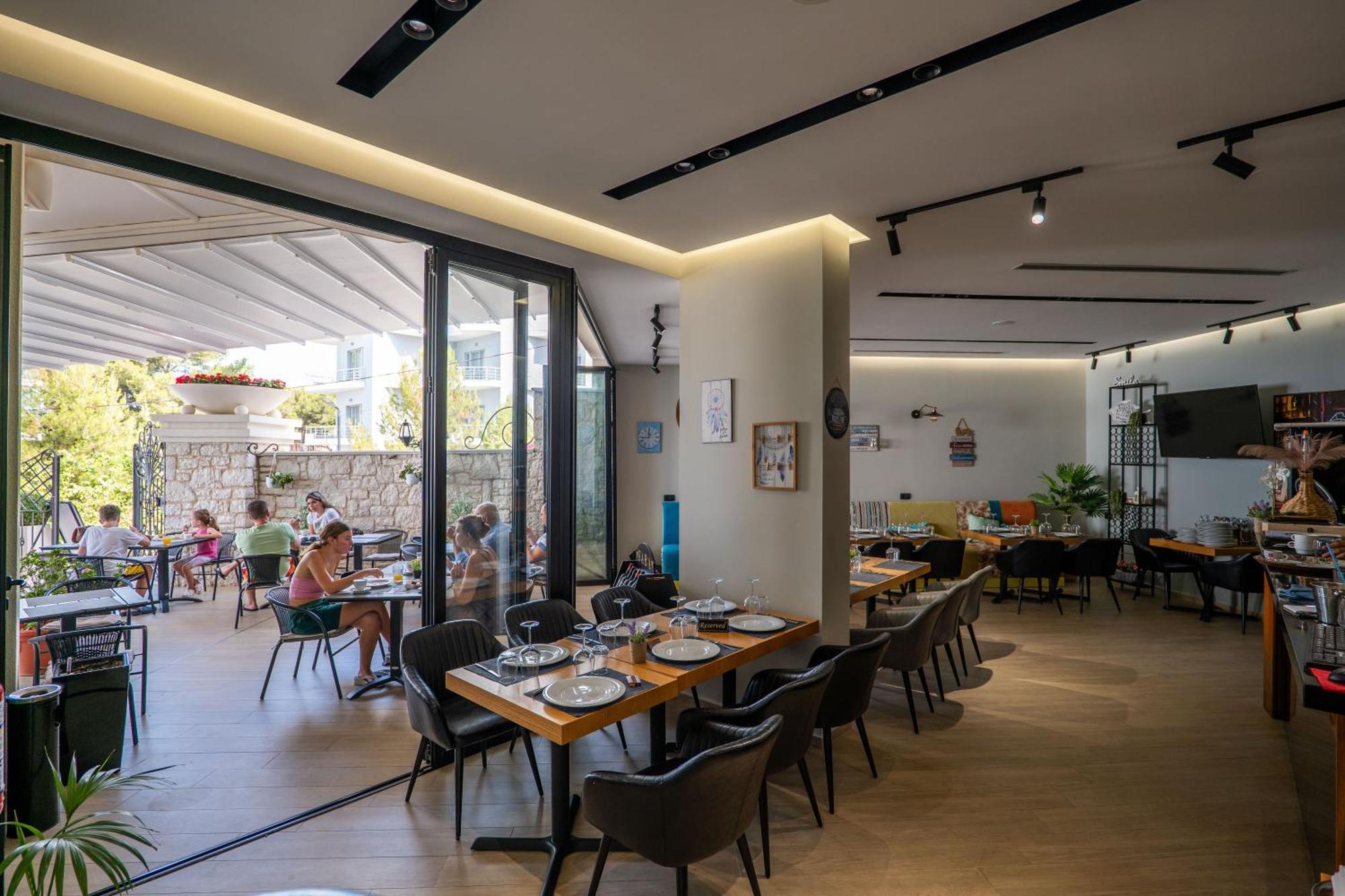 Ami Mar Hotel Sarandë 외부 사진